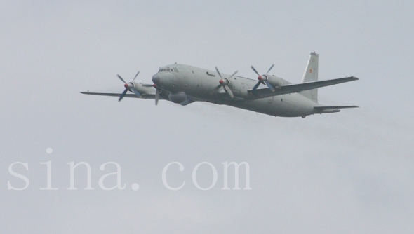 圖文:俄海軍航空兵伊爾-3反潛機(jī)接受檢閱