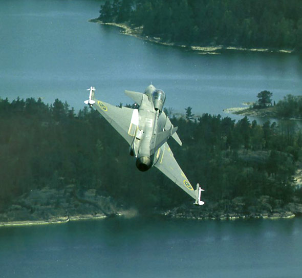 南非空軍訂購的首架JAS-39鷹獅戰(zhàn)斗機出廠(圖)