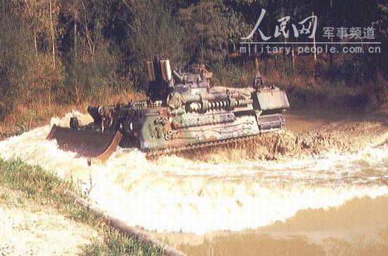 圖文:采用AMX30B2型主戰(zhàn)坦克的底盤