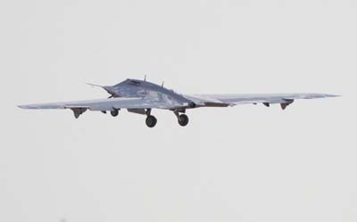 英國(guó)皇家空軍首架無(wú)人隱形偵察機(jī)亮相(組圖)