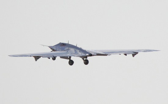 英軍首架渡鴉(Corax)無人隱形偵察機(jī)亮相(圖)