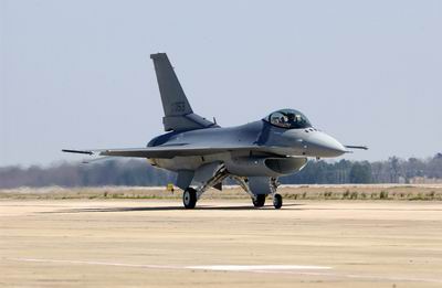 美空軍升級F-16戰(zhàn)機(jī)彩色多功能顯示系統(tǒng)(圖)