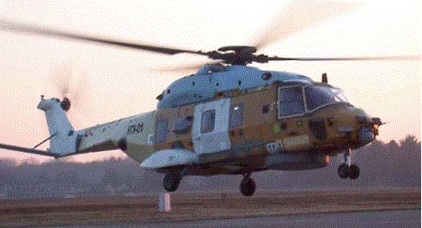 意大利首架批生產(chǎn)型NH90艦載直升機(jī)首飛(圖)