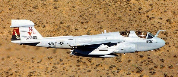 圖文：美海軍EA-6B徘徊者電子攻擊機