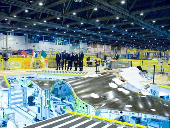 圖文：F-35聯(lián)合攻擊機(jī)完成翼身拼接