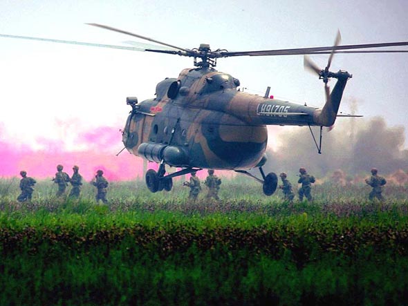 首批俄制米-17軍用直升機運抵委內(nèi)瑞拉(圖)