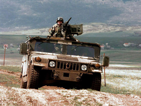 美軍正在開(kāi)發(fā)代替悍馬軍車的混合動(dòng)力車輛(圖)