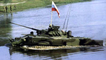 俄空軍改進(jìn)型伊爾76可單機(jī)投放三輛戰(zhàn)車(組圖)