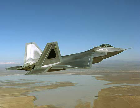 美空軍F-22“猛禽”戰(zhàn)機(jī)達(dá)到戰(zhàn)備狀態(tài)(組圖)