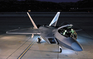 美空軍F-22“猛禽”戰(zhàn)機(jī)達(dá)到戰(zhàn)備狀態(tài)(組圖)