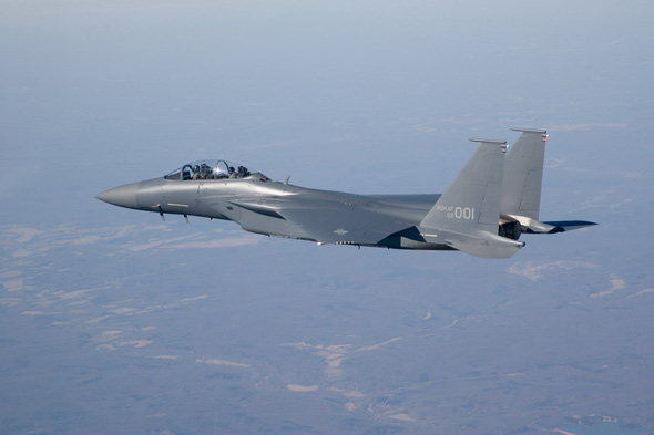 圖文：首個(gè)完成裝配F-15K001號(hào)樣機(jī)