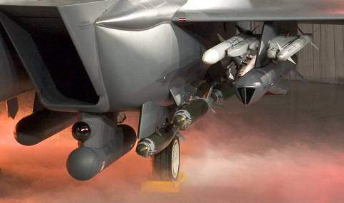 圖文：F-15K配備了新型目標(biāo)吊艙和空空導(dǎo)彈
