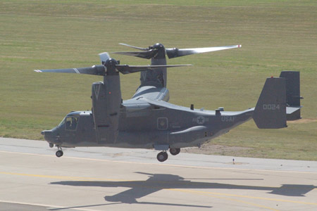 美空軍接收首架作戰(zhàn)構(gòu)型CV-22傾轉(zhuǎn)旋翼機(圖)