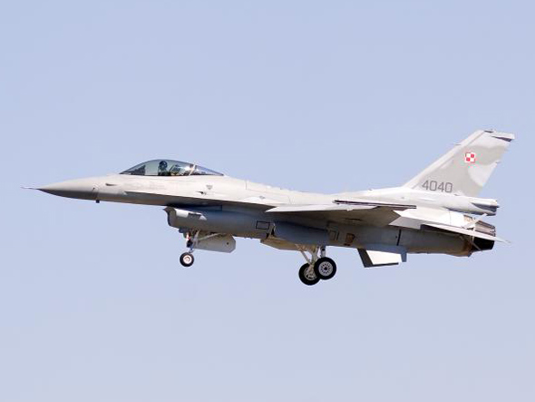 洛-馬為波蘭制造的首架F-16C型戰(zhàn)機(jī)下線(組圖)