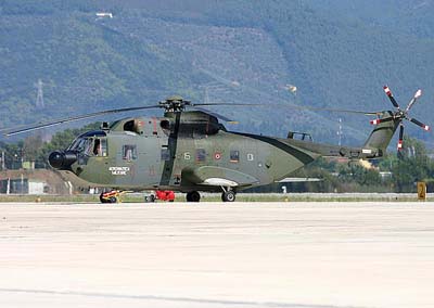 意大利空軍接收首架改進(jìn)型HH-3F直升機(jī)(附圖)