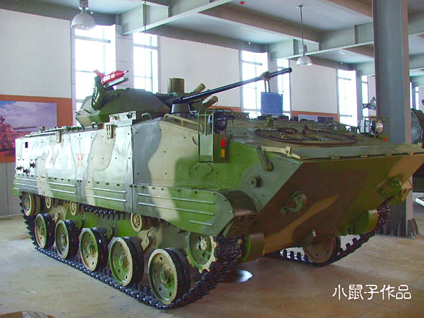 圖文：國(guó)產(chǎn)ZBD2000傘兵戰(zhàn)車右側(cè)