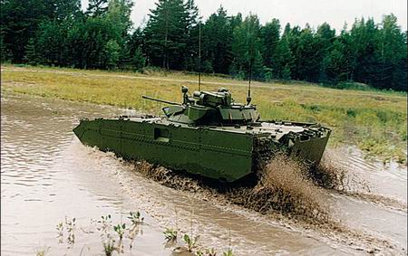 圖文：俄BMP-2步兵戰(zhàn)車在浮游中