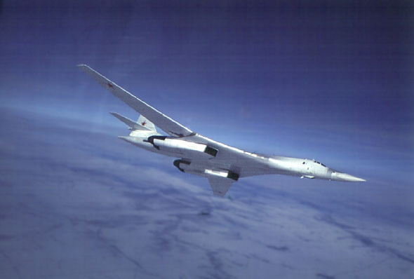 俄正式列裝圖-160轟炸機將服役至2050年(圖)