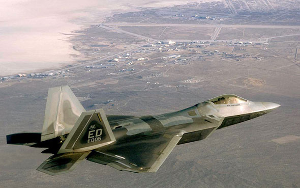 F-22猛禽戰(zhàn)力超美軍現役鷹式戰(zhàn)機14倍(圖)