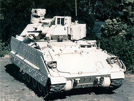 美國改進“布雷德利”步兵戰(zhàn)車火控系統(tǒng)(組圖)