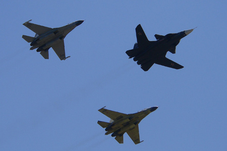 俄空軍3年內(nèi)將裁減大約4500架軍用飛機(組圖)
