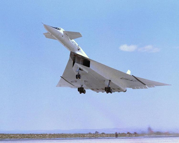 圖文：XB-70戰(zhàn)略轟炸機(jī)原型機(jī)