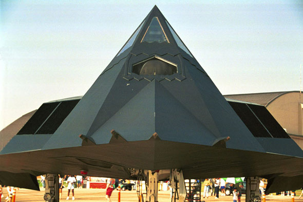 美空軍加緊測試F-22與全球鷹以替換F-117和U-2