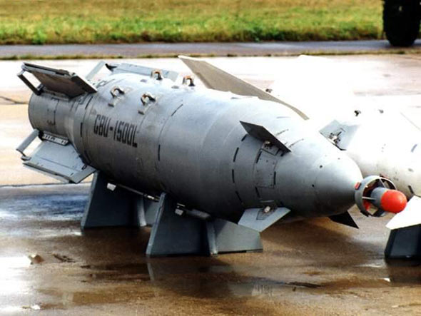 圖文：俄制KAB-1500L激光制導(dǎo)炸彈靜態(tài)展示