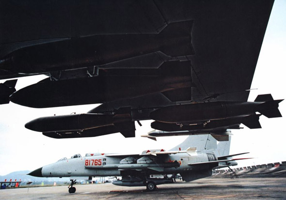 圖文：空軍飛豹戰(zhàn)斗轟炸機(jī)群整裝待發(fā)