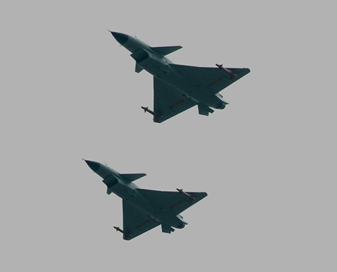 圖文：我軍殲十戰(zhàn)斗機(jī)雙機(jī)空中編隊(duì)