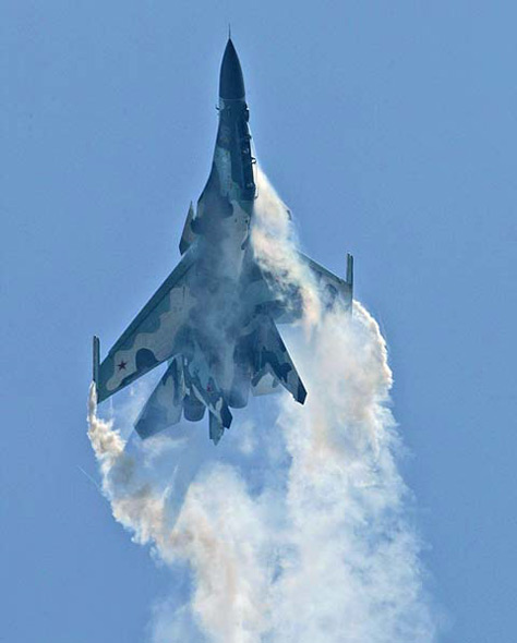圖文：俄制SU-30MKI原型機進行超機動演示