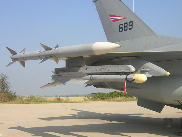 圖文：挪威F-16加掛德制IRIS-T空空導(dǎo)彈