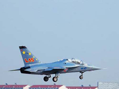 中國(guó)自主研制新型高教機(jī)“獵鷹”橫空出世(4)