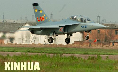 中國自主研制新型高教機(jī)“獵鷹”橫空出世(2)