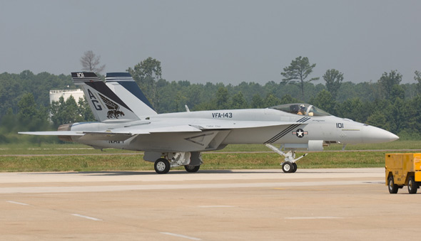 圖文：美國海軍列裝的F/A-18E型單座艦載戰(zhàn)斗機