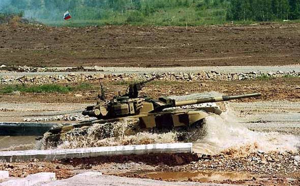 圖文：T-90主戰(zhàn)坦克進(jìn)行涉水性能演示