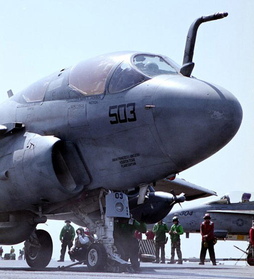 美國(guó)海軍翻新EA-6B徘徊者電子戰(zhàn)飛機(jī)(圖)