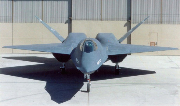 YF-23A是第一個V形尾翼設(shè)計的未來戰(zhàn)機(圖)