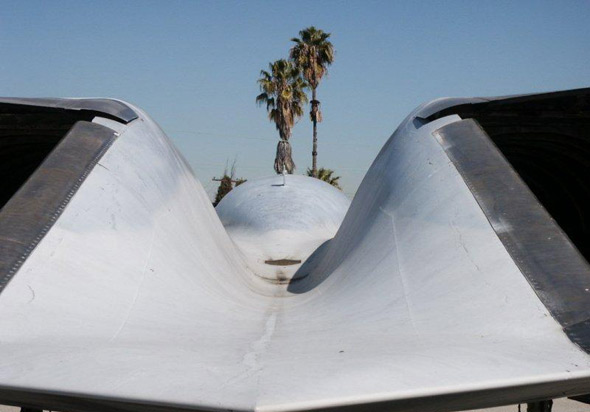 圖文：YF-23A的發(fā)動(dòng)機(jī)艙之間形成巨大溝槽