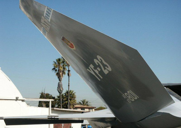 圖文：YF-23巨大的垂尾