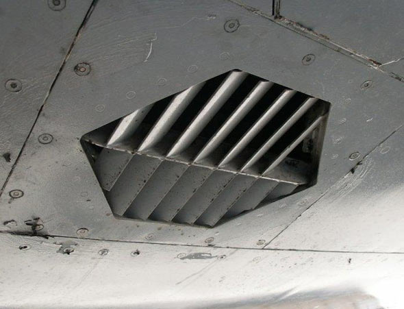 圖文：YF-23機(jī)身腹部的特殊口蓋