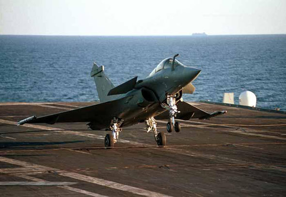 首架陣風(fēng)級MF2戰(zhàn)斗機(jī)交付法國海軍(圖)