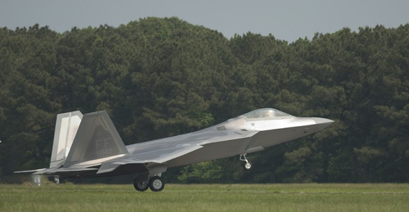 美空軍F-22戰(zhàn)機(jī)將裝備新式數(shù)字電子戰(zhàn)系統(tǒng)(圖)
