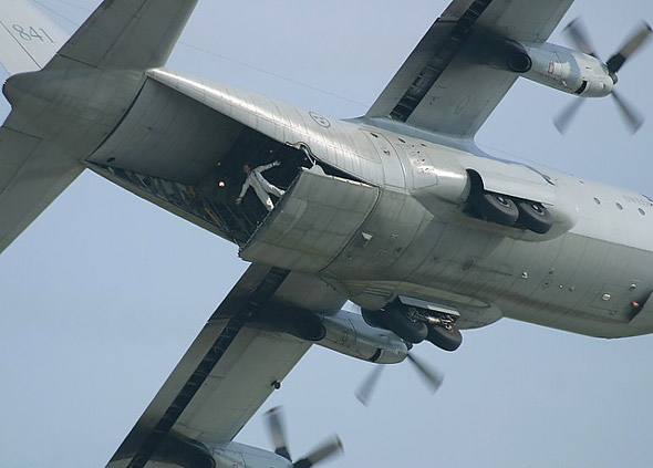 波音為瑞典升級C-130運輸機航電系統(tǒng)(圖)