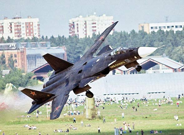 俄第5代重型戰(zhàn)機設計目標是超越美國F/A-22