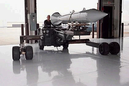 美將整修核武庫中最老式B-61型核彈(圖)