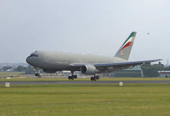圖文:巴黎航展上亮相的KC767空中加油機(jī)