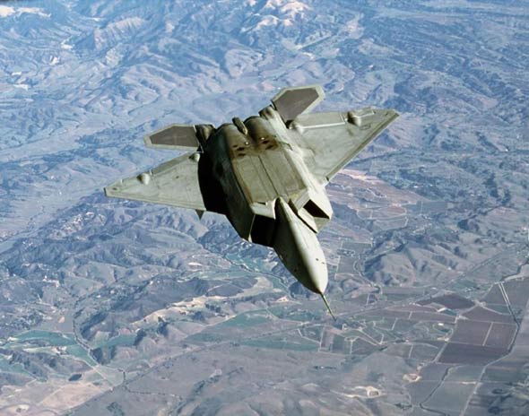 圖文:F-22猛禽戰(zhàn)機空中超機動演示
