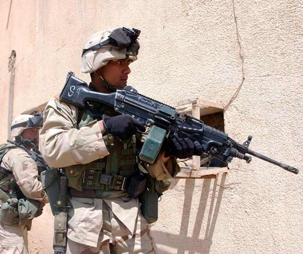 比利時推出7.62毫米米尼米輕型機(jī)槍(圖)