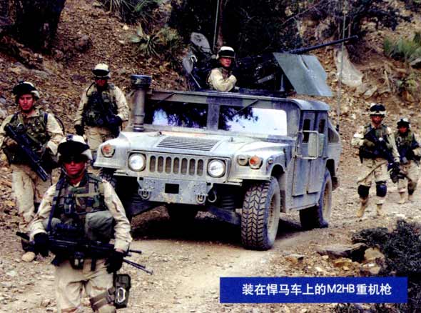 圖文：悍馬車載人員操縱M2HB式重機(jī)槍